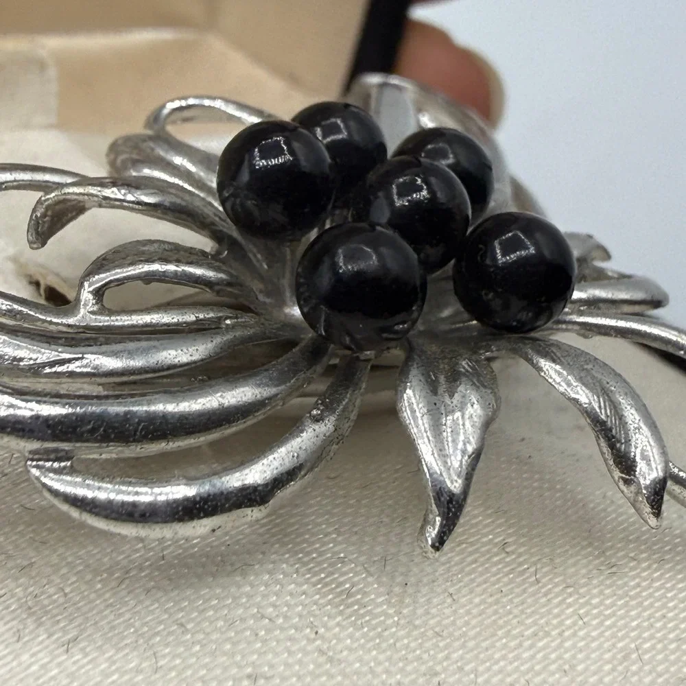 Vintage Hawaiian Silver Plated Black Coral Floral Brooch Pin Tropical Leaf - Picture 4 of 10